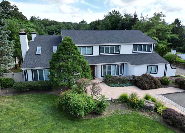 Property at 55 Westwood Ct, Woodbury, NY 11797, 5 beds, 4.5 baths