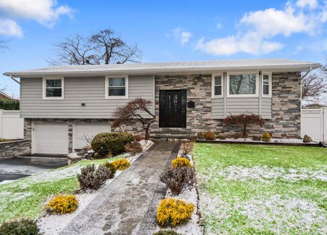 Property at 18 Rockland Dr, Jericho, NY 11753, 4 beds, 3 baths