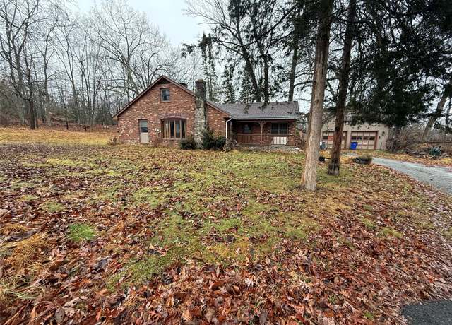 Property at 47 River Ln, Bloomingburg, NY 12721, 5 beds, 1.5 baths