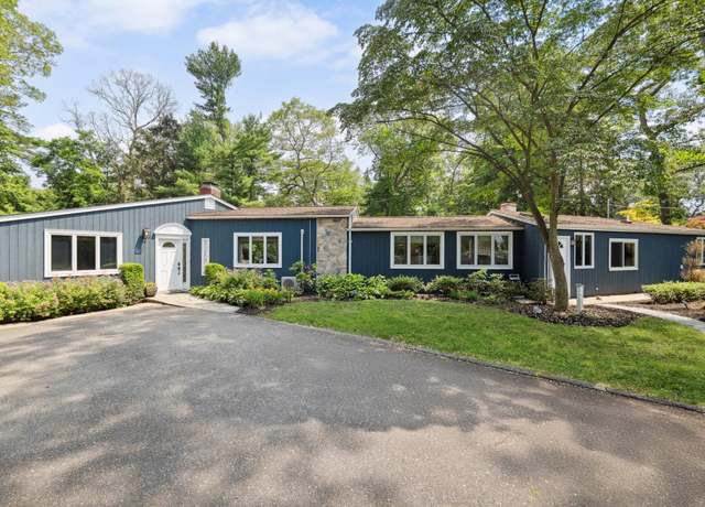 Property at 234 Edgewood Ave, Smithtown, NY 11787, 5 beds, 4 baths
