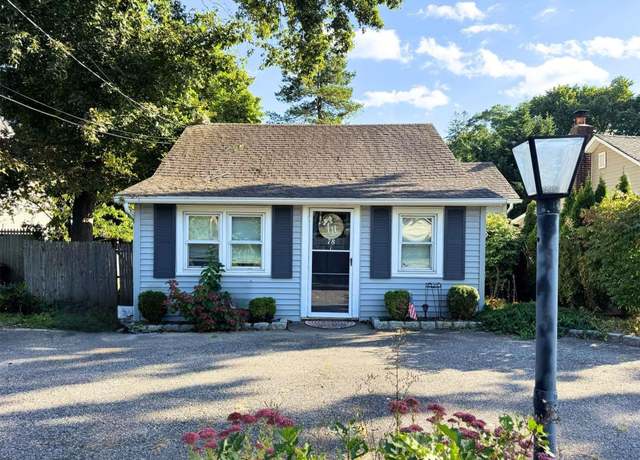 Property at 78 Smith St, Ronkonkoma, NY 11779, 2 beds, 1 bath