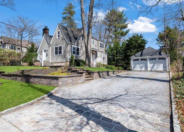 Property at 3 Barberry Ln, Sea Cliff, NY 11579, 5 beds, 4.5 baths