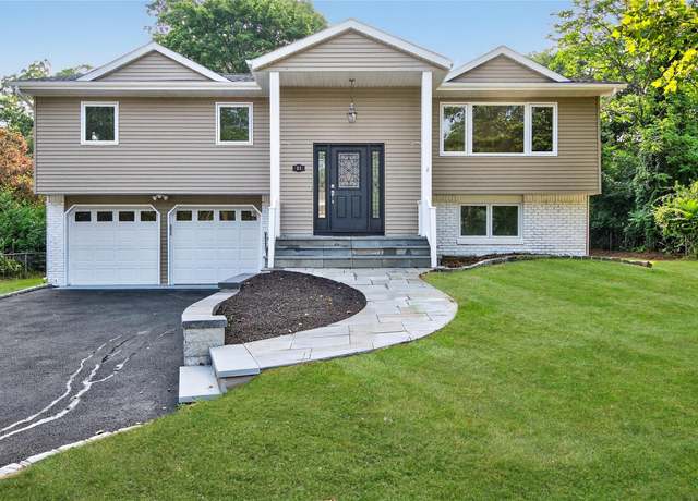 Property at 51 Village Ln, Hauppauge, NY 11788, 5 beds, 3 baths