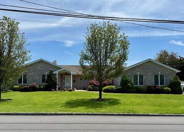 Property at 26 Haide Pl, East Islip, NY 11730, 3 beds, 2.5 baths