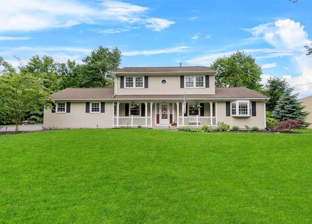 Property at 13 Claremont Ln, Suffern, NY 10901, 4 beds, 2.5 baths