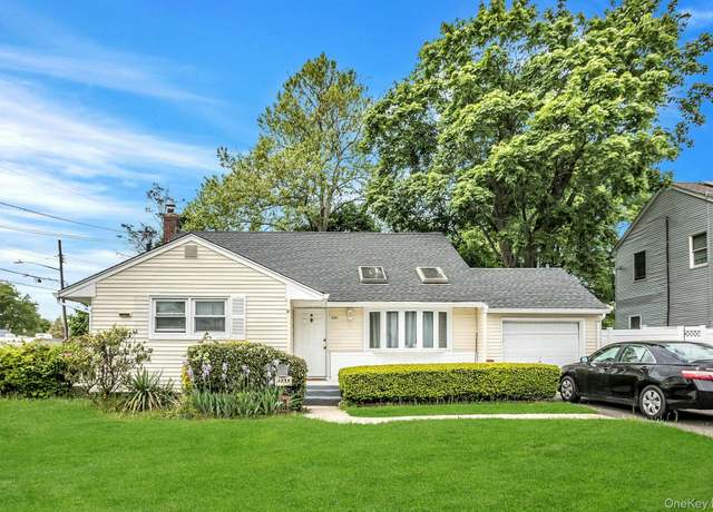 Property at 1233 August Rd, North Babylon, NY 11703, 4 beds, 2 baths