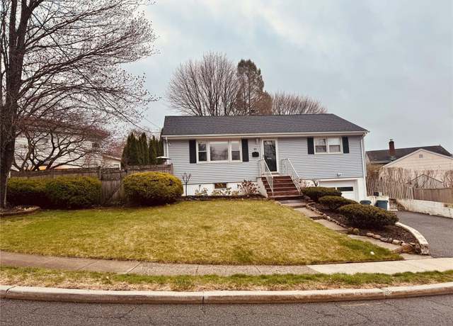 Property at 17 Maplewood Blvd, Suffern, NY 10901, 2 beds, 2 baths