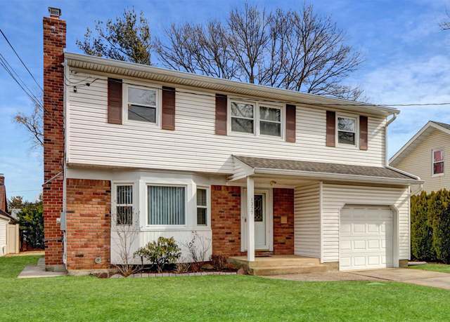 Property at 1377 Exeter St, Baldwin, NY 11510, 4 beds, 2.5 baths