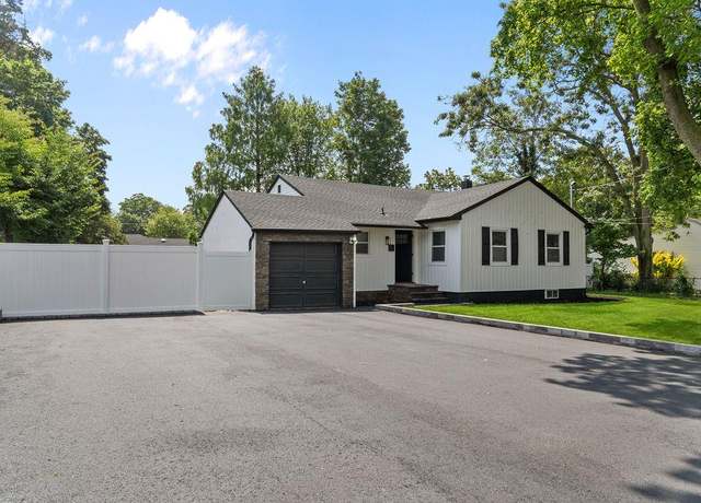 Property at 147 Juniper Ave, Smithtown, NY 11787, 3 beds, 1 bath