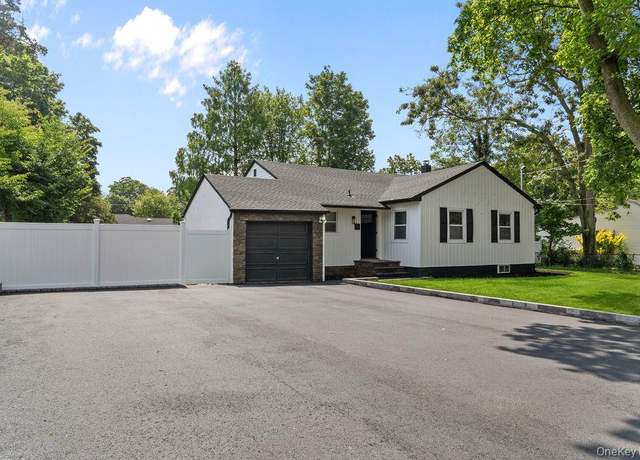 Property at 147 Juniper Ave, Smithtown, NY 11787, 3 beds, 2 baths