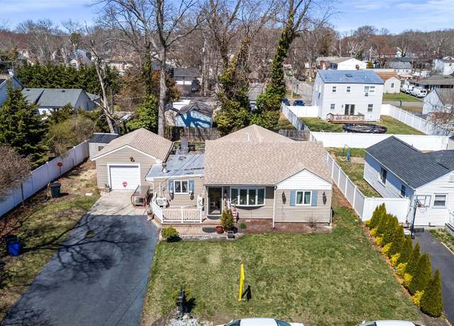 Property at 25 Snyder St, Patchogue, NY 11772, 3 beds, 2 baths