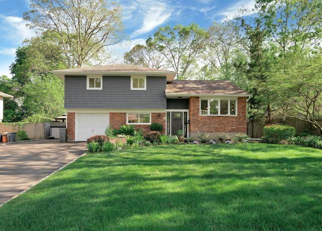 Property at 24 Harvard Ln, Commack, NY 11725, 3 beds, 1.5 baths