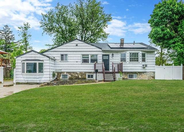 Property at 44 Juniper St, Central Islip, NY 11722, 4 beds, 4 baths