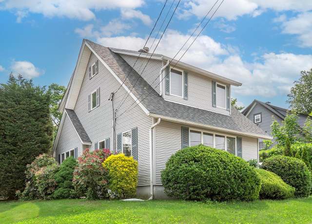 Property at 21 Herbert Ave, Port Washington, NY 11050, 3 beds, 2 baths