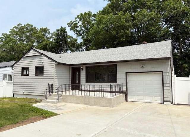Property at 747 Janos Ln, West Hempstead, NY 11552, 3 beds, 2 baths