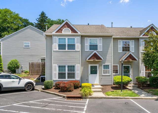 Property at 256 Quassaick Ave #17, New Windsor, NY 12553, 3 beds, 2.5 baths