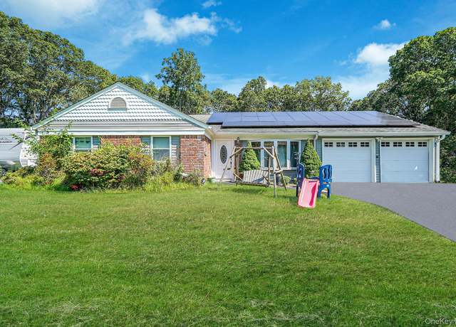 Property at 32 Summercress Ln, Coram, NY 11727, 3 beds, 2 baths