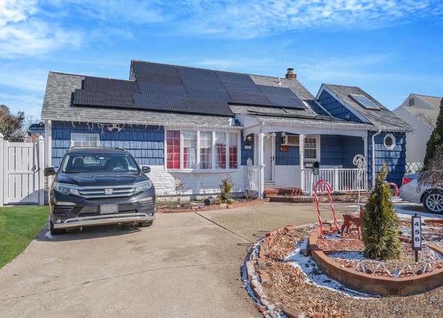 Property at 456 N Ontario Ave, Lindenhurst, NY 11757, 4 beds, 2 baths