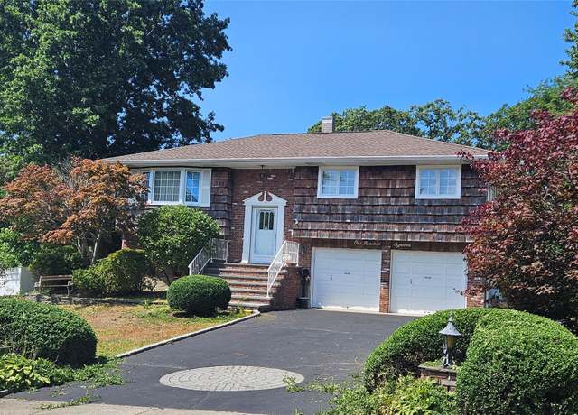 Property at 118 Yale Ave, Oakdale, NY 11769, 3 beds, 2 baths