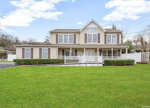 Property at 35 Trescott St, Dix Hills, NY 11746, 5 beds, 3.5 baths