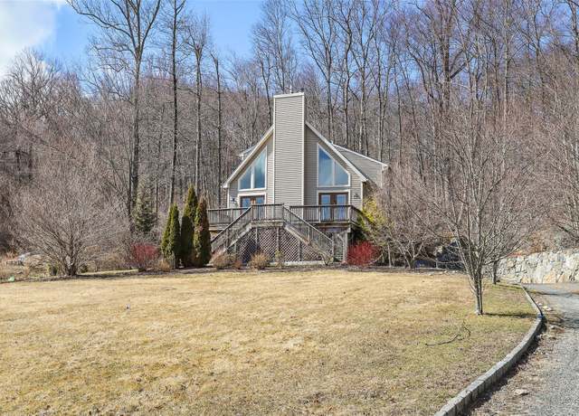 Property at 15 Oak Ridge Dr, Putnam Valley, NY 10579, 3 beds, 3 baths