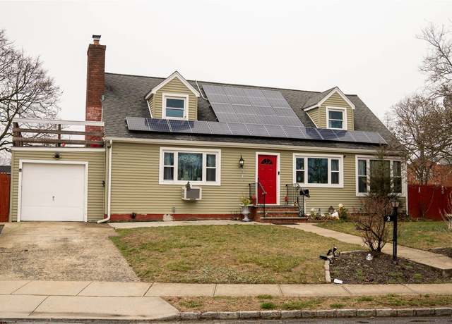 Property at 2 Circle Dr E, Baldwin, NY 11510, 4 beds, 2 baths