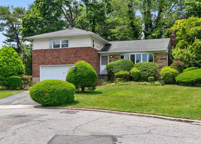 Property at 3 Woodale Ct, Glen Cove, NY 11542, 3 beds, 2.5 baths