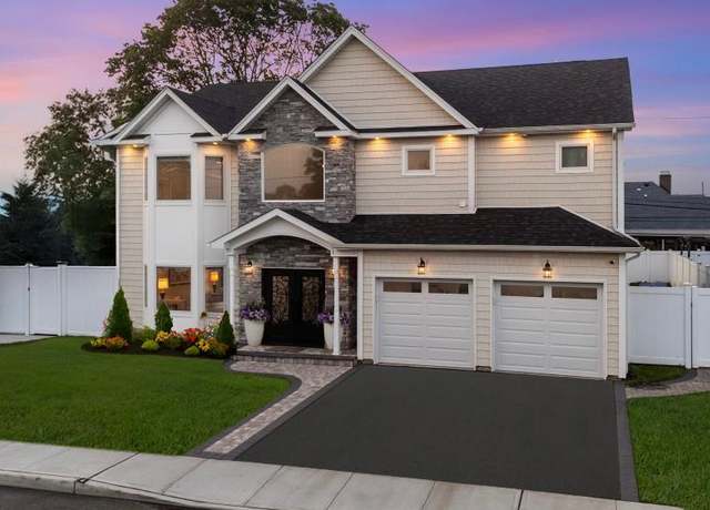 Property at 4 Heron Ct, Levittown, NY 11756, 4 beds, 2.5 baths