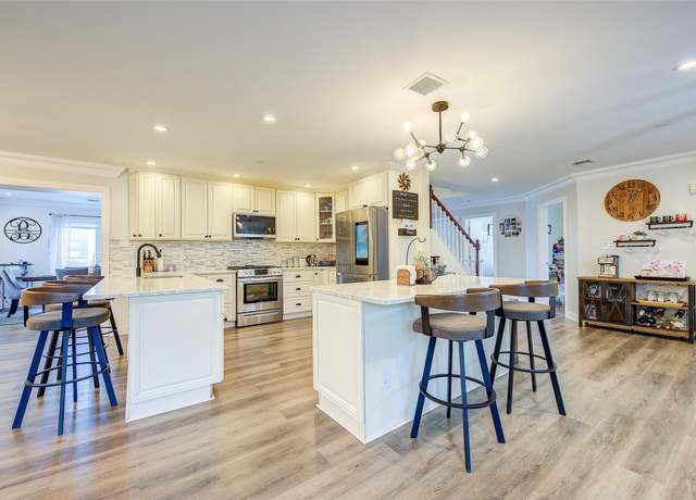 Property at 615 Pearl St, Oceanside, NY 11572, 5 beds, 3.5 baths