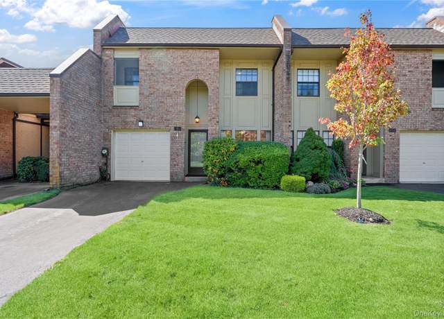 Property at 8 Southgate Cir, Massapequa Park, NY 11762, 3 beds, 2.5 baths