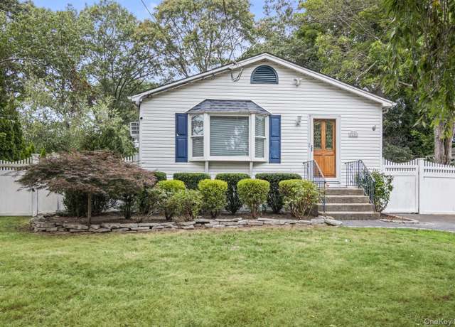 Property at 21 Fox Ln, Shoreham, NY 11786, 3 beds, 2 baths