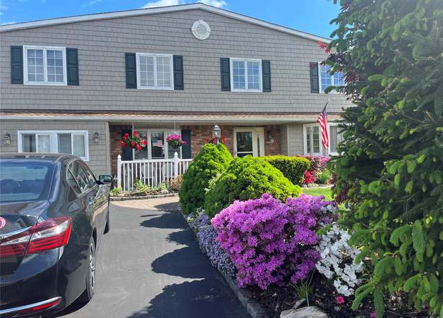 Property at 9 Hollings Hollings Dr N, Deer Park, NY 11729, 7 beds, 2.5 baths