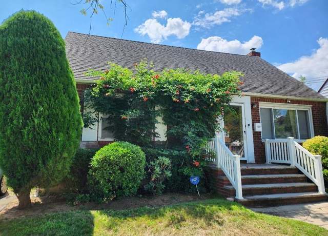 Property at 123 North Dr, Valley Stream, NY 11580, 4 beds, 1 bath