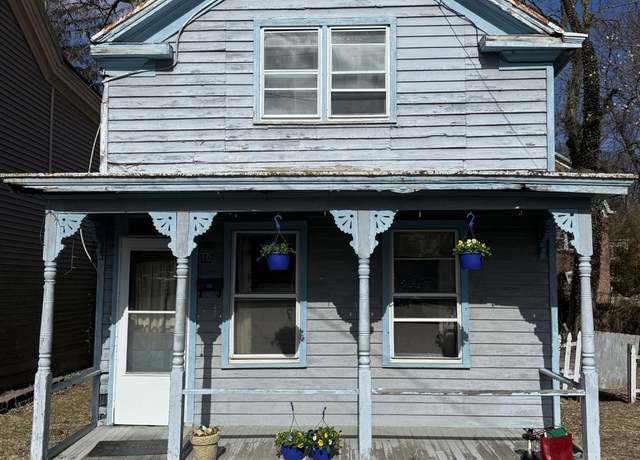 Property at 10 N Franklin St, Athens, NY 12015, 3 beds, 1.5 baths