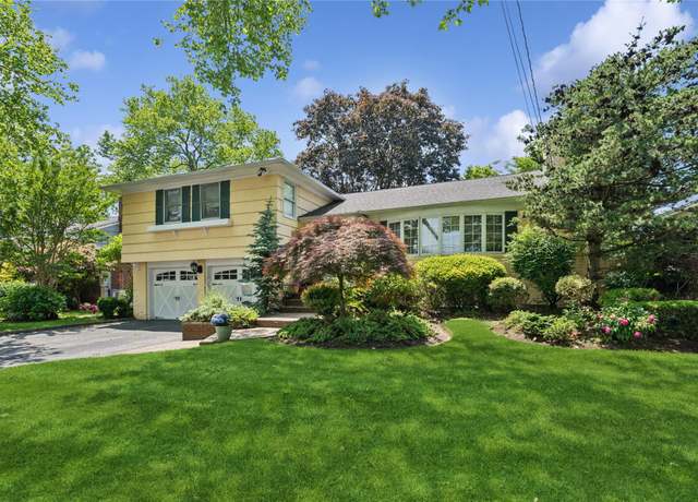 Property at 221 Somerset Dr, Hewlett, NY 11557, 3 beds, 2.5 baths