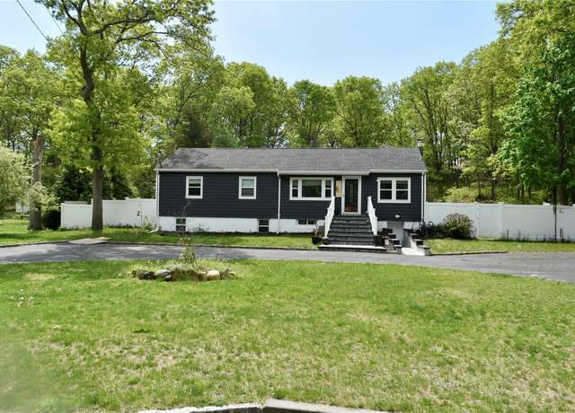 Property at 18 Clearview Ave, Selden, NY 11784, 3 beds, 3 baths