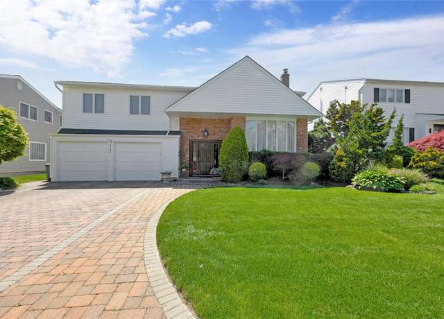 Property at 3188 Denton Dr, Merrick, NY 11566, 4 beds, 2.5 baths