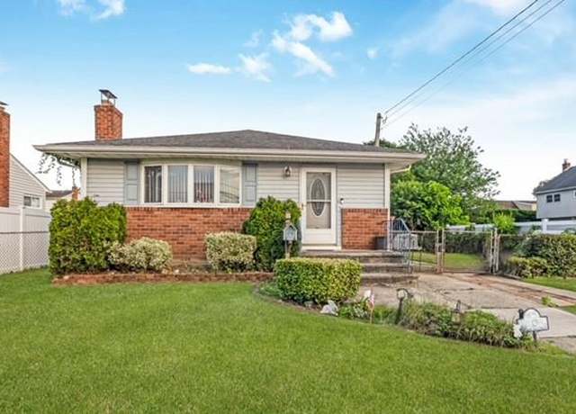 Property at 16 Michel Ave, Farmingdale, NY 11735, 3 beds, 1 bath