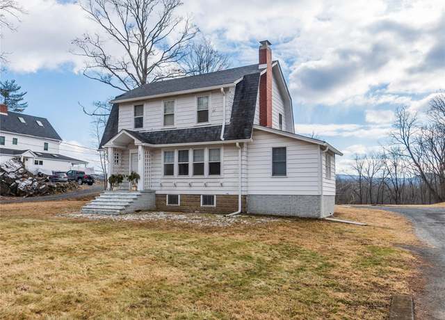 Property at 183 West St, Warwick, NY 10990, 4 beds, 1.5 baths