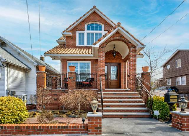 Property at 1221 152nd St, Beechhurst, NY 11357, 3 beds, 3.5 baths