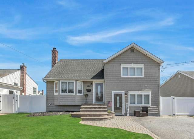 Property at 89 Westgate Rd, Massapequa Park, NY 11762, 3 beds, 2 baths