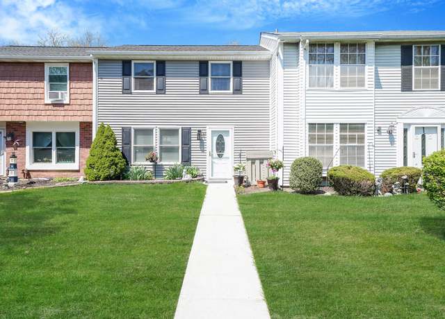 Property at 30 Federal Ln, Coram, NY 11727, 2 beds, 1.5 baths