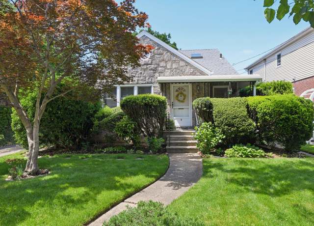 Property at 3 Dallas Ave, New Hyde Park, NY 11040, 3 beds, 2 baths