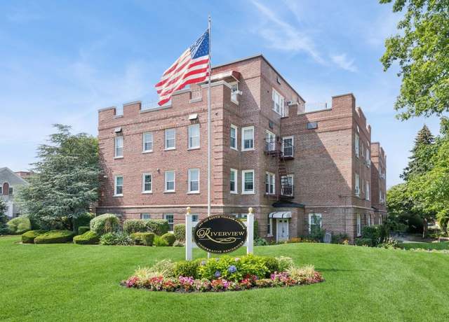 Property at 102 S Village Ave Unit 3A, Rockville Centre, NY 11570, 1 bed, 1.5 baths