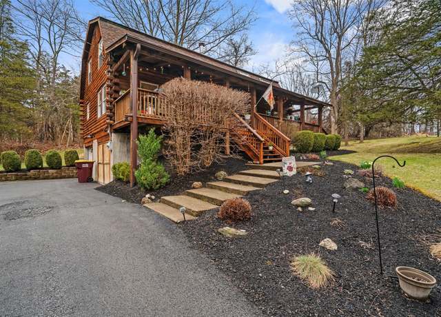 Property at 16 Hedges Rd, Warwick, NY 10990, 2 beds, 2.5 baths