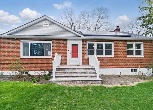 Property at 162 Berkshire Dr, Farmingville, NY 11738, 3 beds, 3 baths
