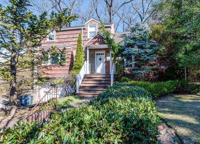 Property at 18 Bayberry Rdg, Roslyn, NY 11576, 4 beds, 3.5 baths