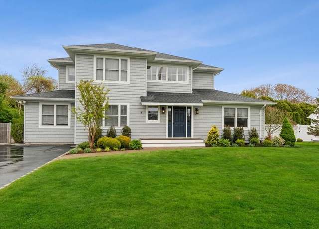 Property at 8 Powers Dr, Southampton, NY 11968, 4 beds, 2.5 baths