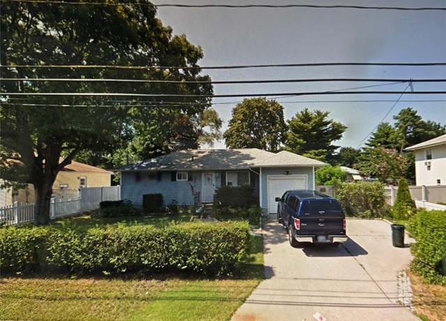 Property at 127 New Jersey Ave, Bay Shore, NY 11706, 4 beds, 2 baths