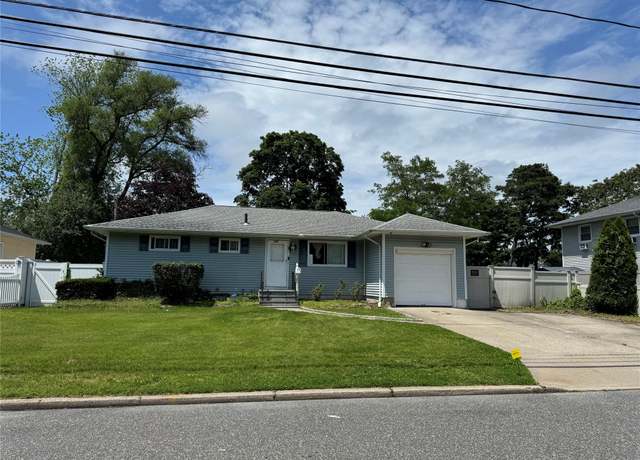 Property at 127 New Jersey Ave, Bay Shore, NY 11706, 3 beds, 1 bath